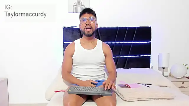 Taylormaccurdy  online show from 01/19/26, 03:27