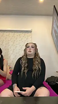 Redvelvett22 online show from 10/30/25, 04:58