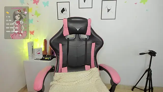 AndreaG  online show from 04/11/26, 05:34