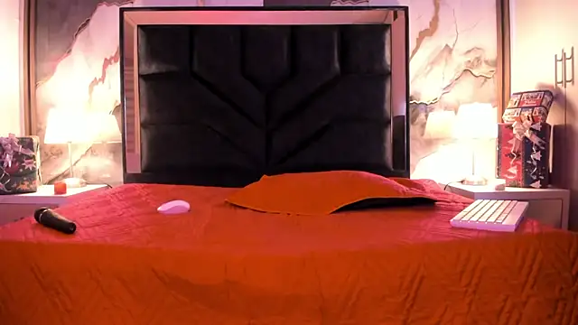 SusanVilla online show from 12/21/25, 08:21