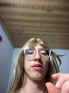 Snapshot of NICOLLE__12 chatting on 11/20/25, 08:52 NICOLLE 12 online show from 11/20/25, 08:52