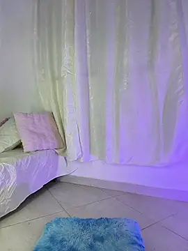 Snapshot of In-Ur-dreams chatting on 10/18/25, 10:32 In-Ur-dreams online show from 10/18/25, 10:32