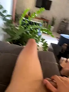 Snapshot of MCLZK chatting on 11/22/25, 05:45 MCLZK online show from 11/22/25, 05:45