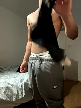 Snapshot of adgymwear1 chatting on 09/29/25, 07:40 adgymwear1 online show from 09/29/25, 07:40