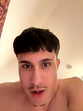 Snapshot of adgymwear1 chatting on 10/17/25, 07:27 adgymwear1 online show from 10/17/25, 07:27