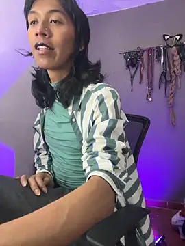 Snapshot of MadamLeRouge chatting on 11/05/25, 11:38 MadamLeRouge online show from 11/05/25, 11:38