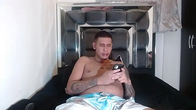 Snapshot of Adrew_fox chatting on 10/01/25, 01:44 Adrew fox online show from 10/01/25, 01:44