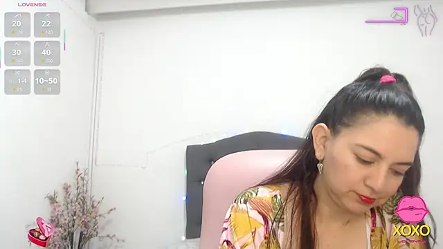 Snapshot of astrolover_ chatting on 10/13/25, 12:10 astrolover online show from 10/13/25, 12:10