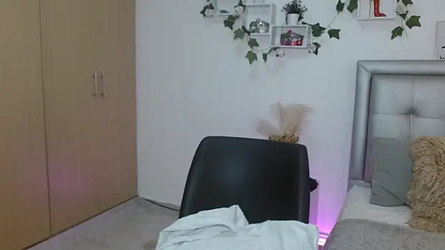 Snapshot of mia_star_2 chatting on 05/11/26, 10:21 mia star 2 online show from 05/11/26, 10:21
