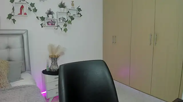 Snapshot of mia_star_2 chatting on 06/03/26, 10:40 mia star 2 online show from 06/03/26, 10:40