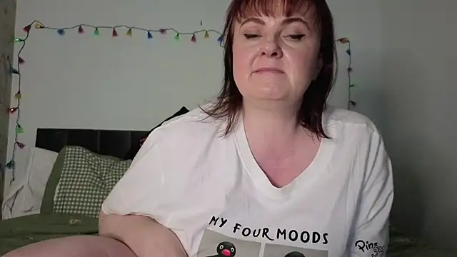 Snapshot of xJuicyLittlePrincessx chatting on 11/24/25, 09:14 xJuicyLittlePrincessx online show from 11/24/25, 09:14