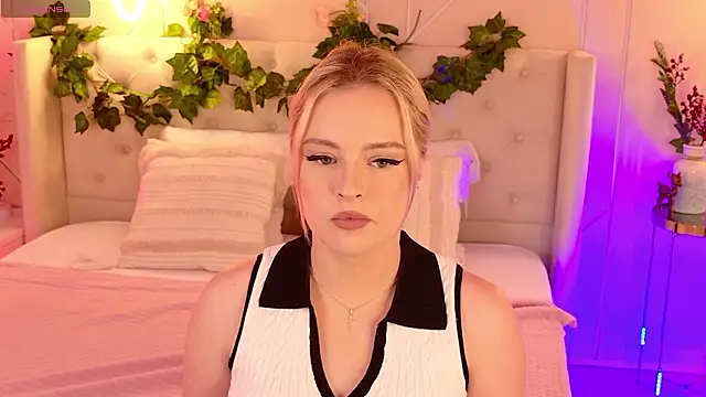 Snapshot of EllyLinn chatting on 03/11/26, 05:08 EllyLinn online show from 03/11/26, 05:08