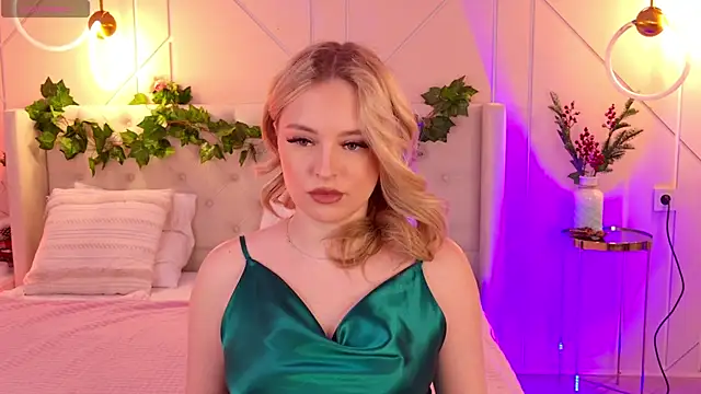 Snapshot of EllyLinn chatting on 03/19/26, 05:17 EllyLinn online show from 03/19/26, 05:17