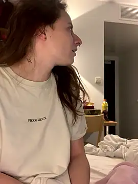 GoldenPussy1329 online show from 02/08/26, 07:39