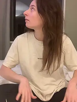 GoldenPussy1329 online show from 02/21/26, 12:00