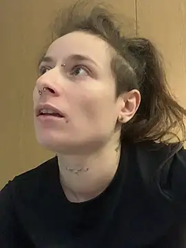 GoldenPussy1329 online show from 03/03/26, 09:42