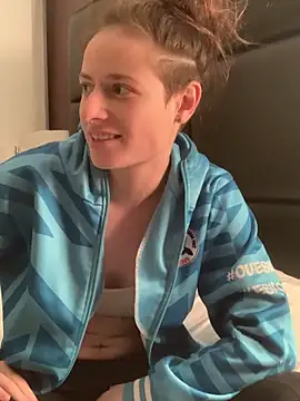 GoldenPussy1329 online show from 03/08/26, 10:13