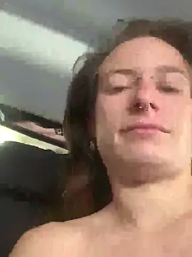 GoldenPussy1329 online show from 05/18/26, 08:53