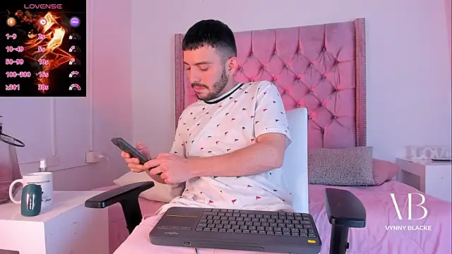 VynnyBlacke  online show from 11/04/25, 09:14