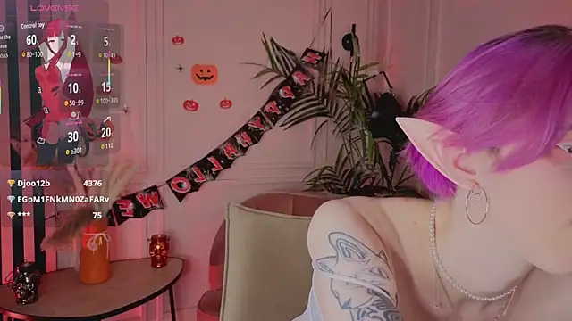 luna son online show from 10/31/25, 09:43