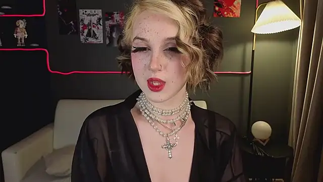 luna son online show from 04/17/26, 09:40