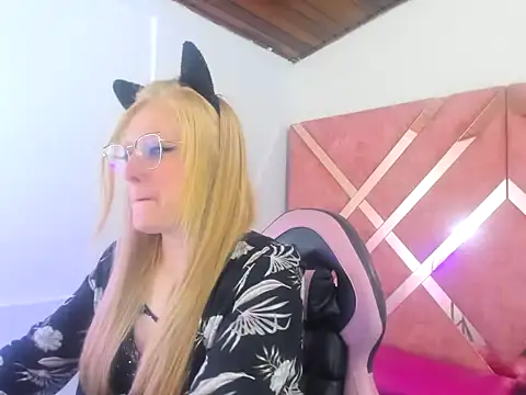 AliceCat 01 online show from 09/30/25, 04:06