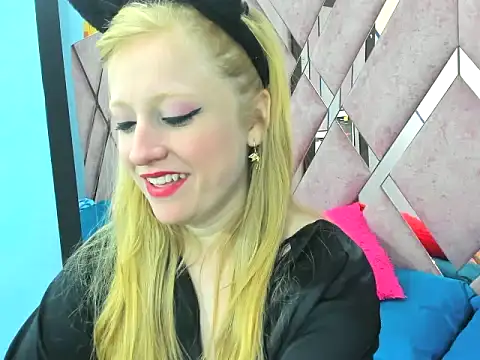 AliceCat 01 online show from 10/18/25, 12:17