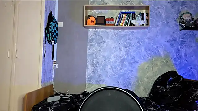 Beeping Creature online show from 11/23/25, 05:13