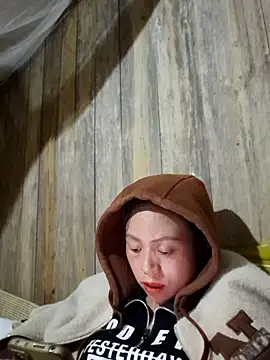 Tuyet xx online show from 10/28/25, 01:47