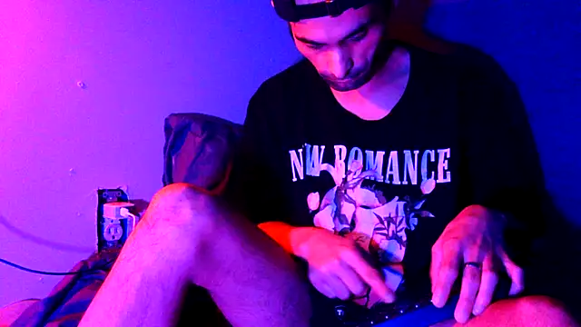 Snapshot of highinhtxx chatting on 10/25/25, 10:15 highinhtxx online show from 10/25/25, 10:15