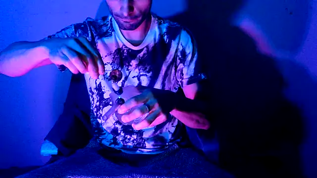 Snapshot of highinhtxx chatting on 11/09/25, 01:26 highinhtxx online show from 11/09/25, 01:26