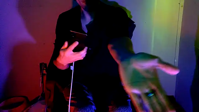 Snapshot of highinhtxx chatting on 11/09/25, 02:37 highinhtxx online show from 11/09/25, 02:37