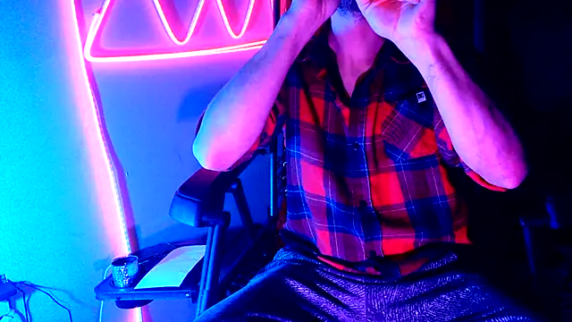 Snapshot of highinhtxx chatting on 11/26/25, 06:36 highinhtxx online show from 11/26/25, 06:36