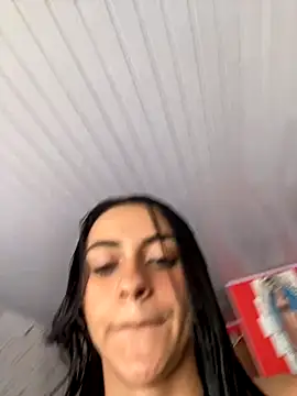 Snapshot of miluwatson chatting on 10/15/25, 05:35 miluwatson online show from 10/15/25, 05:35