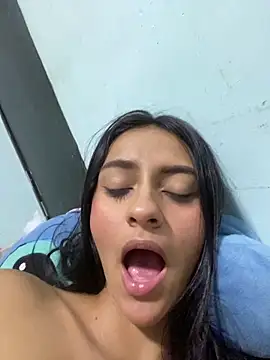 Snapshot of miluwatson chatting on 10/18/25, 02:14 miluwatson online show from 10/18/25, 02:14