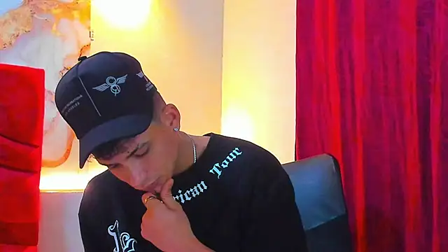 Snapshot of daniscot chatting on 10/18/25, 03:42 daniscot online show from 10/18/25, 03:42