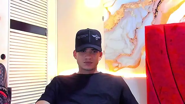 Snapshot of daniscot chatting on 11/12/25, 04:13 daniscot online show from 11/12/25, 04:13