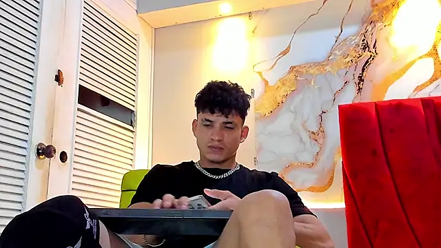 Snapshot of daniscot chatting on 11/25/25, 03:50 daniscot online show from 11/25/25, 03:50