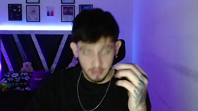 Snapshot of Sebasxxl12 chatting on 10/17/25, 01:14 Sebasxxl12 online show from 10/17/25, 01:14