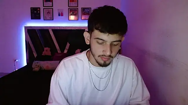 Snapshot of Sebasxxl12 chatting on 12/14/25, 10:25 Sebasxxl12 online show from 12/14/25, 10:25