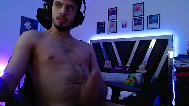 Snapshot of Sebasxxl12 chatting on 12/15/25, 10:30 Sebasxxl12 online show from 12/15/25, 10:30