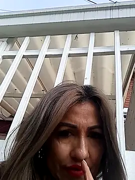 Snapshot of chloe__Jones_ chatting on 11/10/25, 12:15 chloe Jones online show from 11/10/25, 12:15