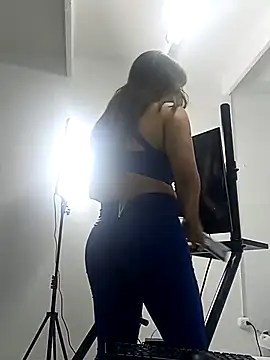 Snapshot of chloe__Jones_ chatting on 11/12/25, 12:38 chloe Jones online show from 11/12/25, 12:38