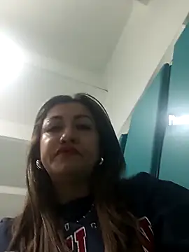 Snapshot of chloe__Jones_ chatting on 11/15/25, 12:45 chloe Jones online show from 11/15/25, 12:45