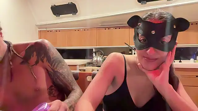 Snapshot of Monk_and_Mia chatting on 10/17/25, 04:48 Monk and Mia online show from 10/17/25, 04:48