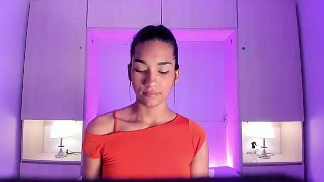 AnahiCollins online show from 05/04/26, 12:56