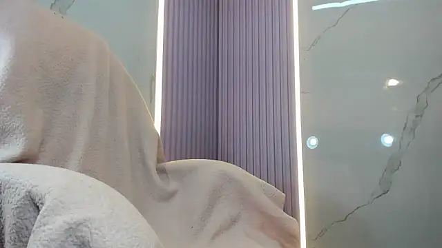 Mila Leon online show from 06/18/26, 05:08