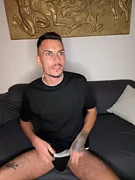 Snapshot of WildFlame2525 chatting on 10/16/25, 05:03 WildFlame2525 online show from 10/16/25, 05:03