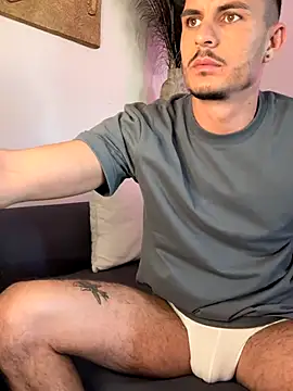 Snapshot of WildFlame2525 chatting on 11/17/25, 01:39 WildFlame2525 online show from 11/17/25, 01:39