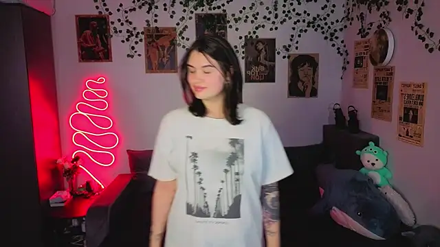 kira kick online show from 10/28/25, 03:25